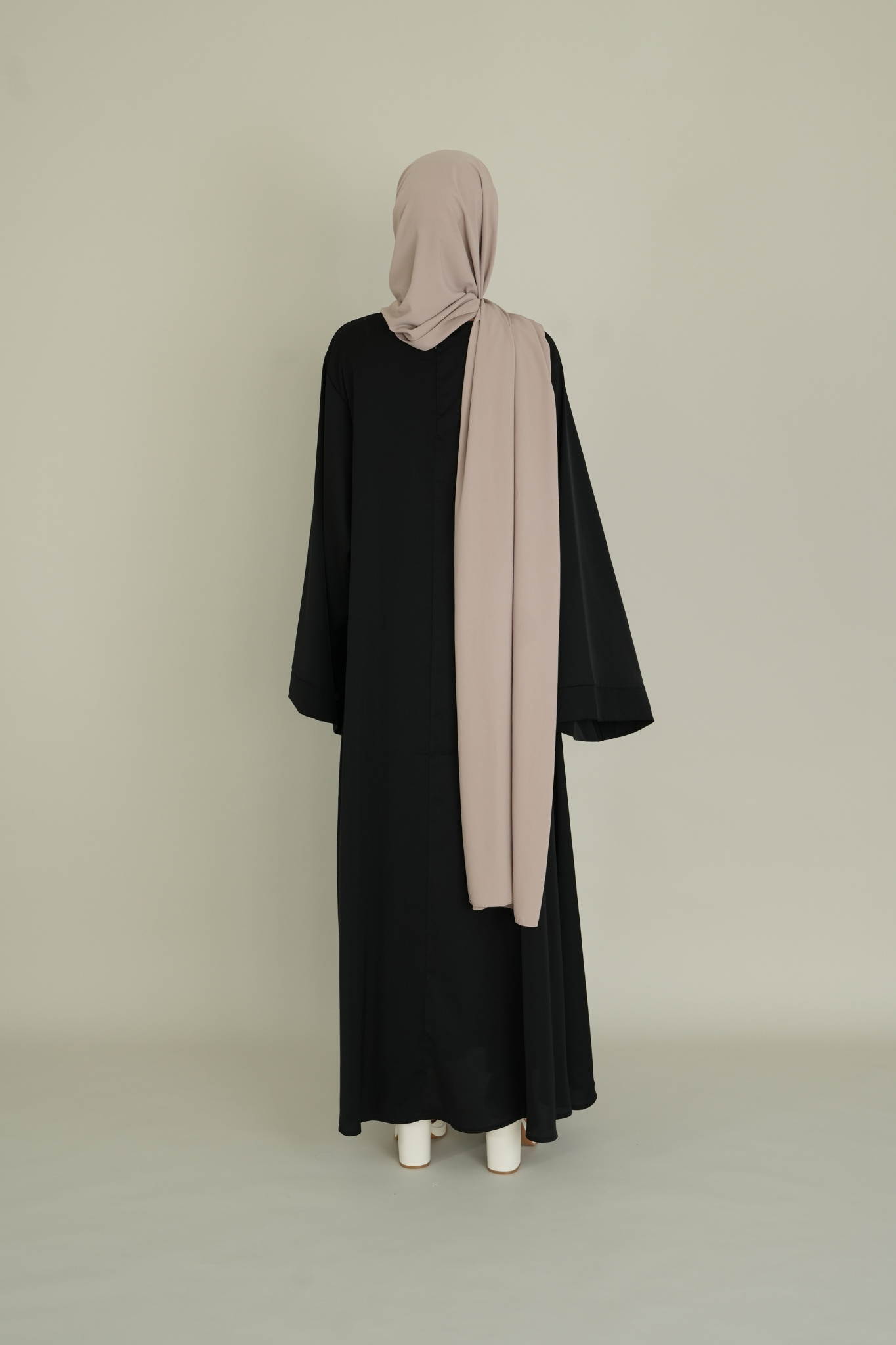 BASIC NIDA ABAYA - BLACK